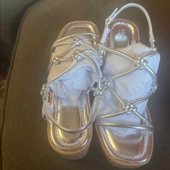 NWT Kenneth Cole REACTION Essa Knots IN Metallic Silver, Size 9 - Picture 9 of 11